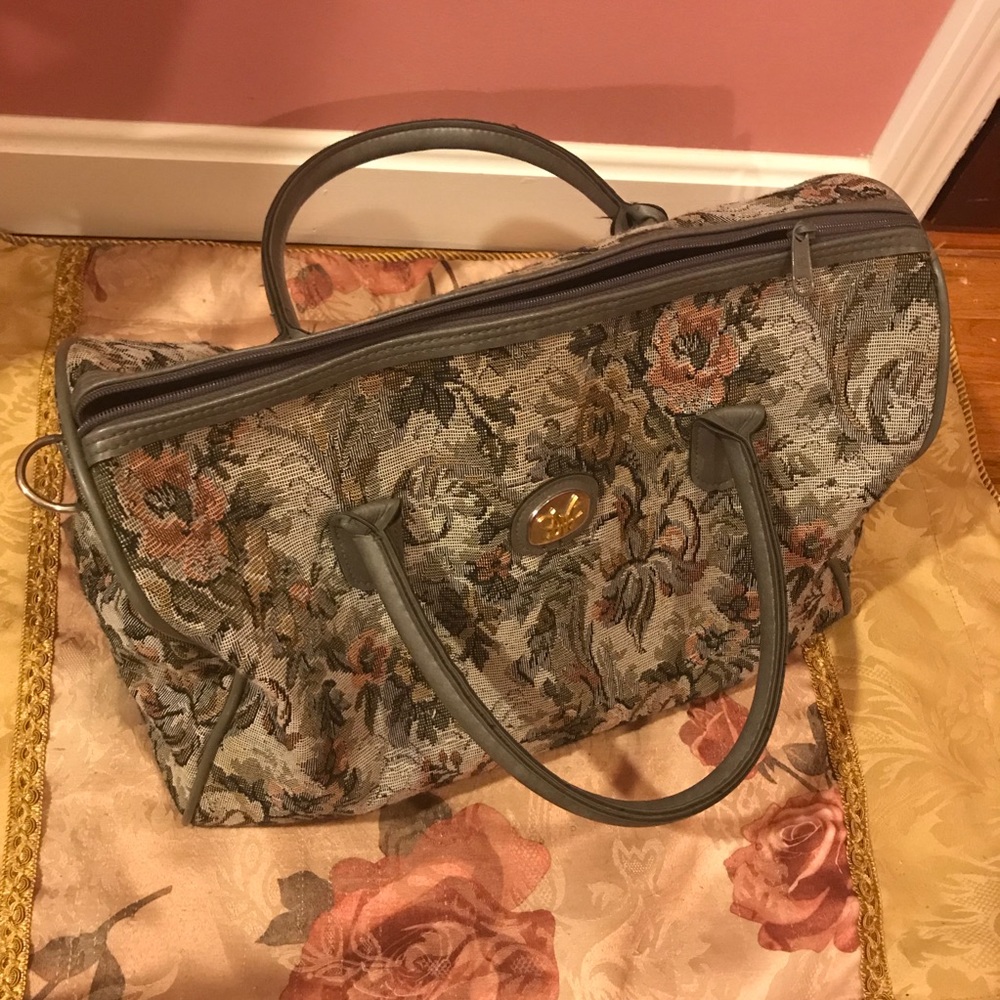 ❌SOLD❌ DVF Logo Weekend Duffle Bag - Picture 1 of 3